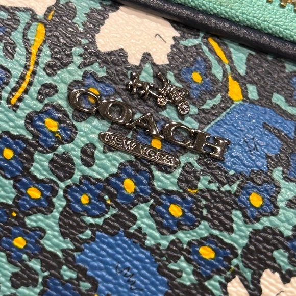 Coach Yankee Floral Double Zip Clutch - Like New - Picture 5 of 7